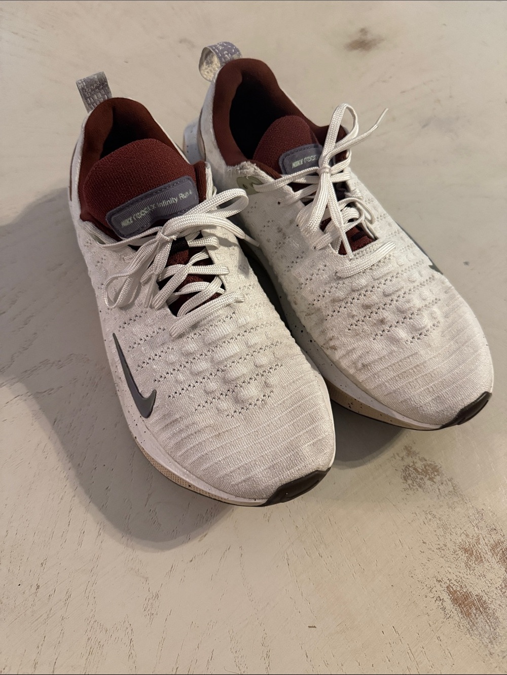 Nike React Infinite Run 4 Men’s White & Maroon Athletic Running Shoes Sz 9